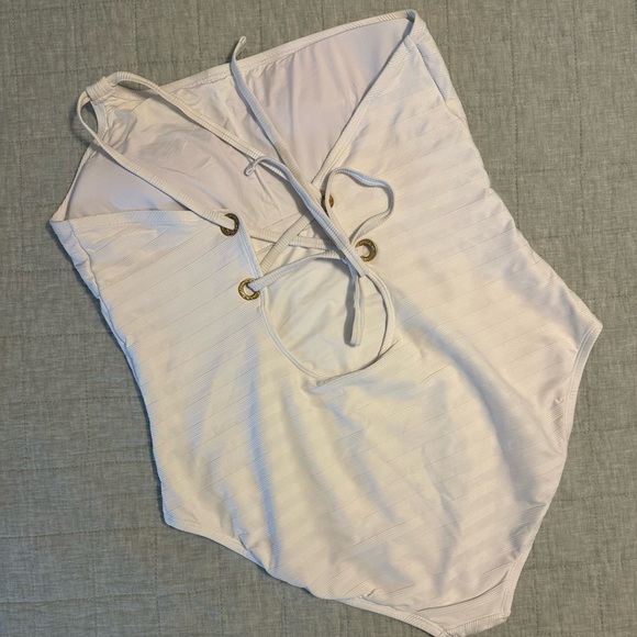 Swimsuit 🩱 - Picture 3 of 3